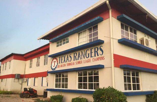 Hombre roba caja fuerte de la academia de béisbol los Rangers de Texas en Boca chica