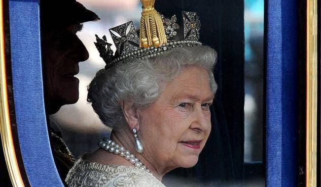 Isabel II no asiste a la misa del Año Nuevo por un resfriado