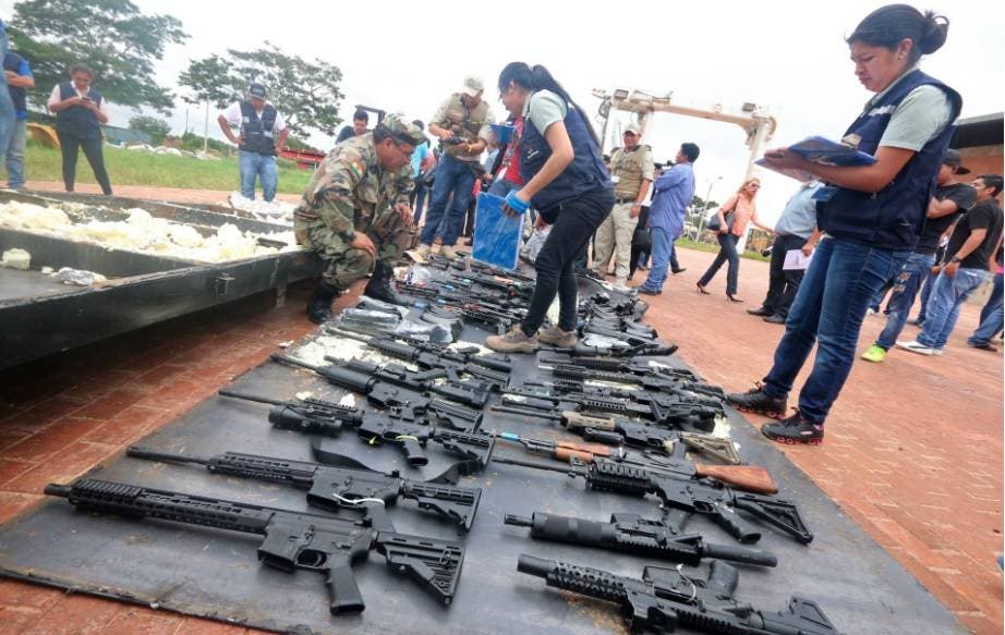 Bolivia decomisa un cargamento de 75 armas transitó por puerto dominicano
