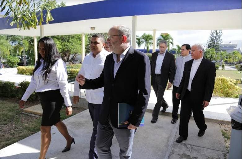 Delegación del Gobierno de España y cuerpo diplomático visitan a UCATEBA