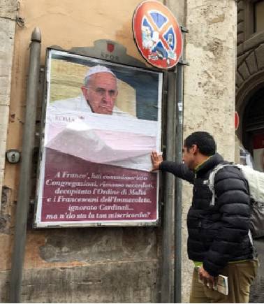 Policía investiga campaña con afiches contrarios al papa Francisco en Roma