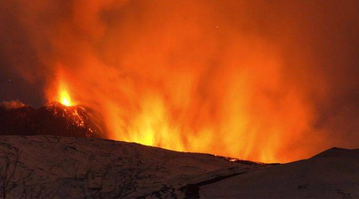 Científicos resultan heridos por erupción del Etna