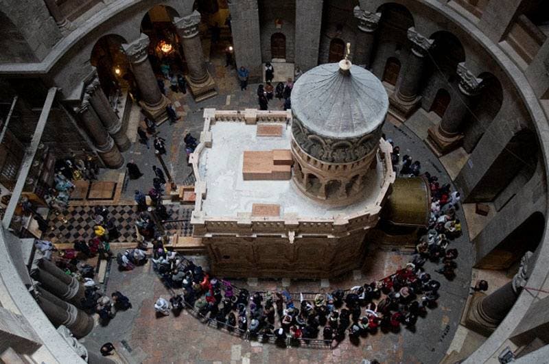Reabren en Jerusalén la tumba de Jesucristo tras restauración
