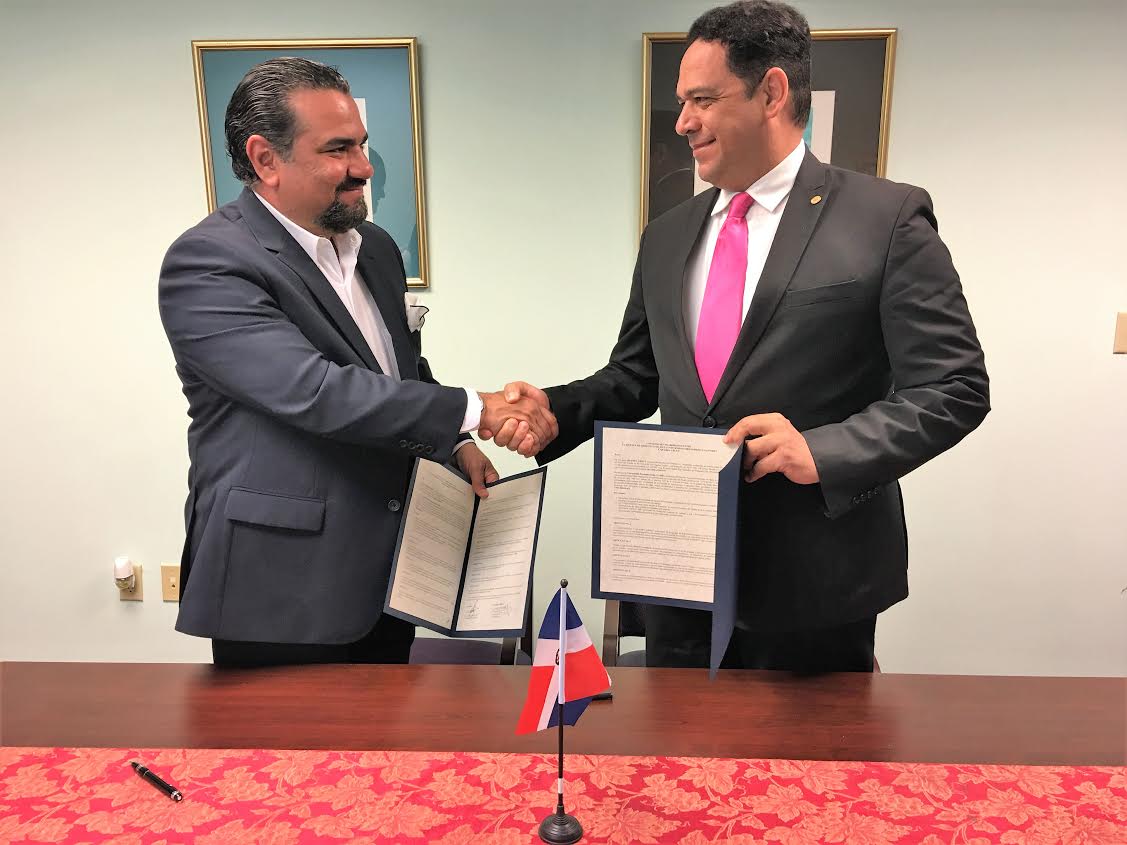 UNIBE firma acuerdo en Miami que beneficia a estudiantes de República Dominicana