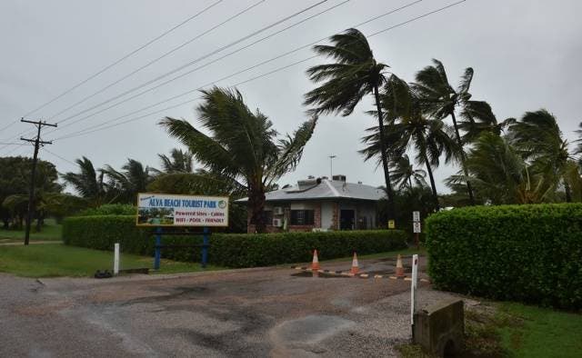 El potente ciclón Debbie barre la costa noreste de Australia