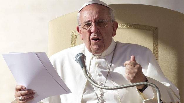 El Papa: “Sueño con una Iglesia que no pase lejos de las heridas del hombre»