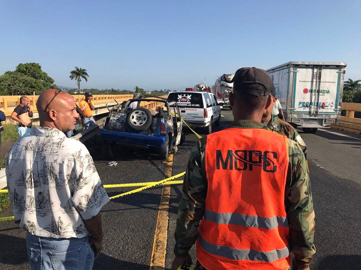 Un muerto y un herido tras accidentarse un vehículo en la autopista Duarte