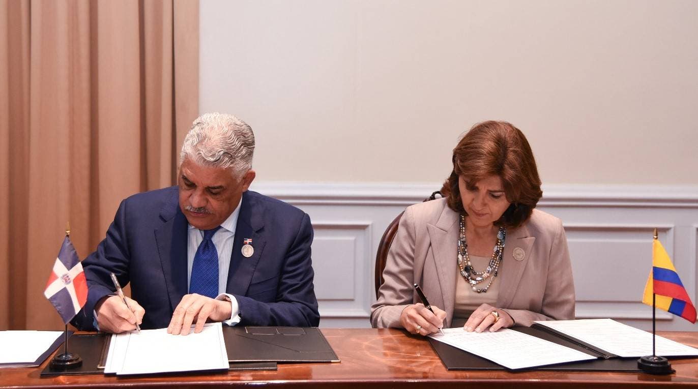 República Dominicana y Colombia firman acuerdo bilateral de diálogo político