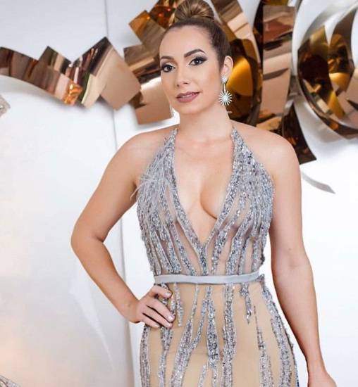 Miralba Ruiz responde a críticas sobre cómo lucían sus senos en Premios Soberano 2017