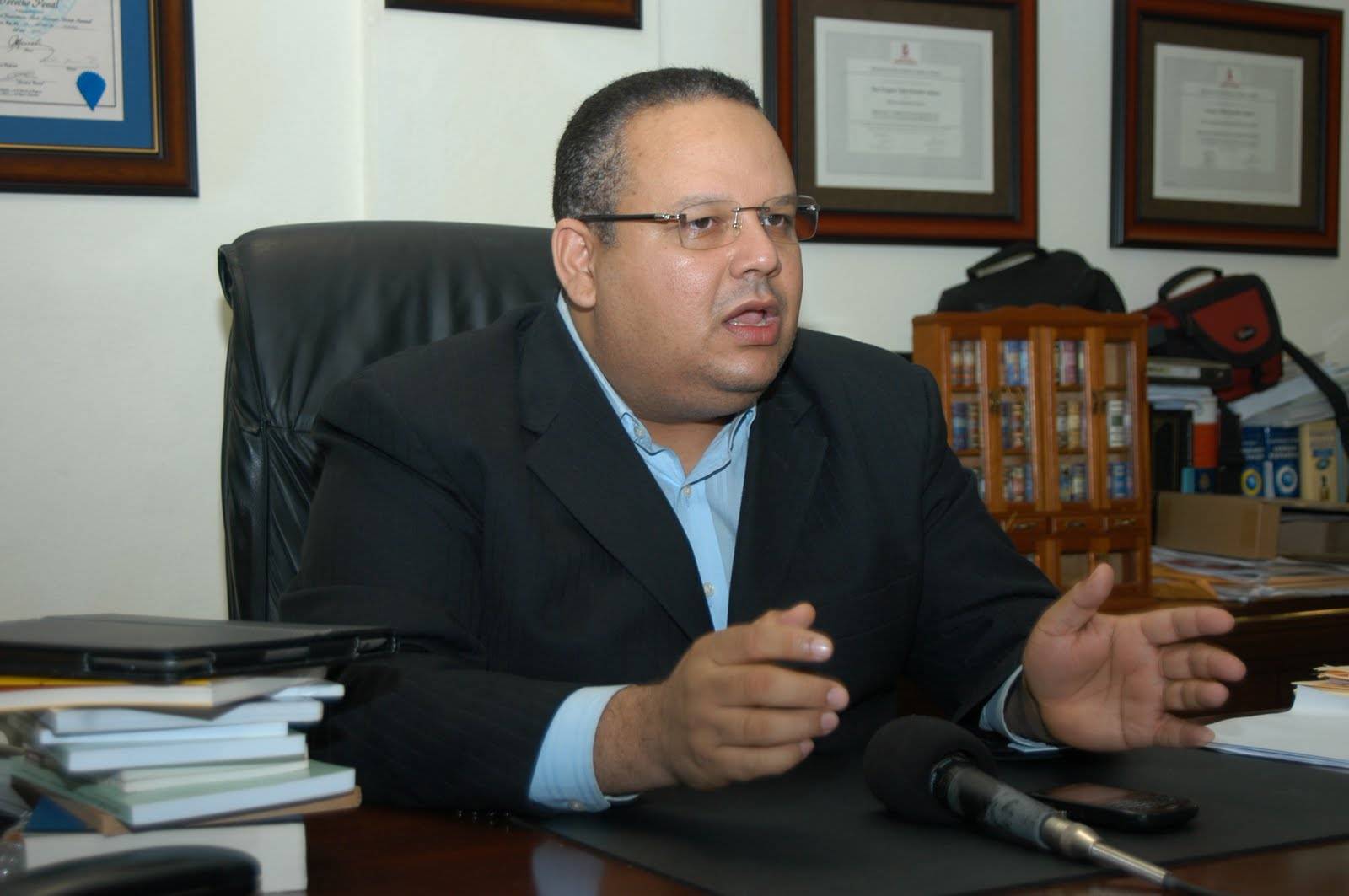 Justicia y Transparencia pide a Medina introducir cambios en principales ministerios