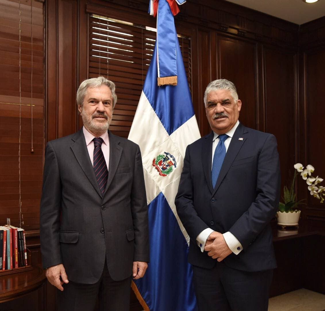 Canciller Miguel Vargas se reúne con secretario general de la OEI, Paulo Speller