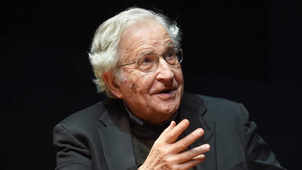 Noam Chomsky se adhiere a campaña internacional contra la política de Macri
