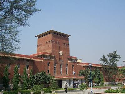 La Universidad de Delhi planea enseñar a escribir en Facebook