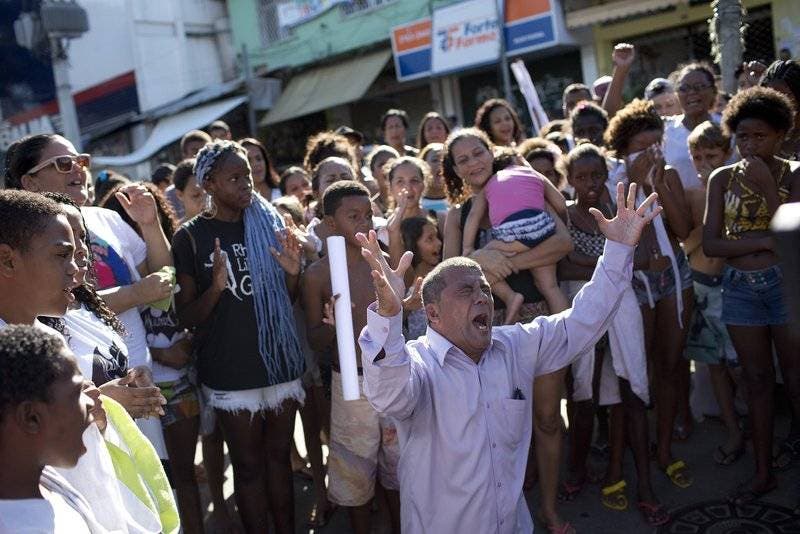 Protestan por la violencia en favelas de Río de Janeiro