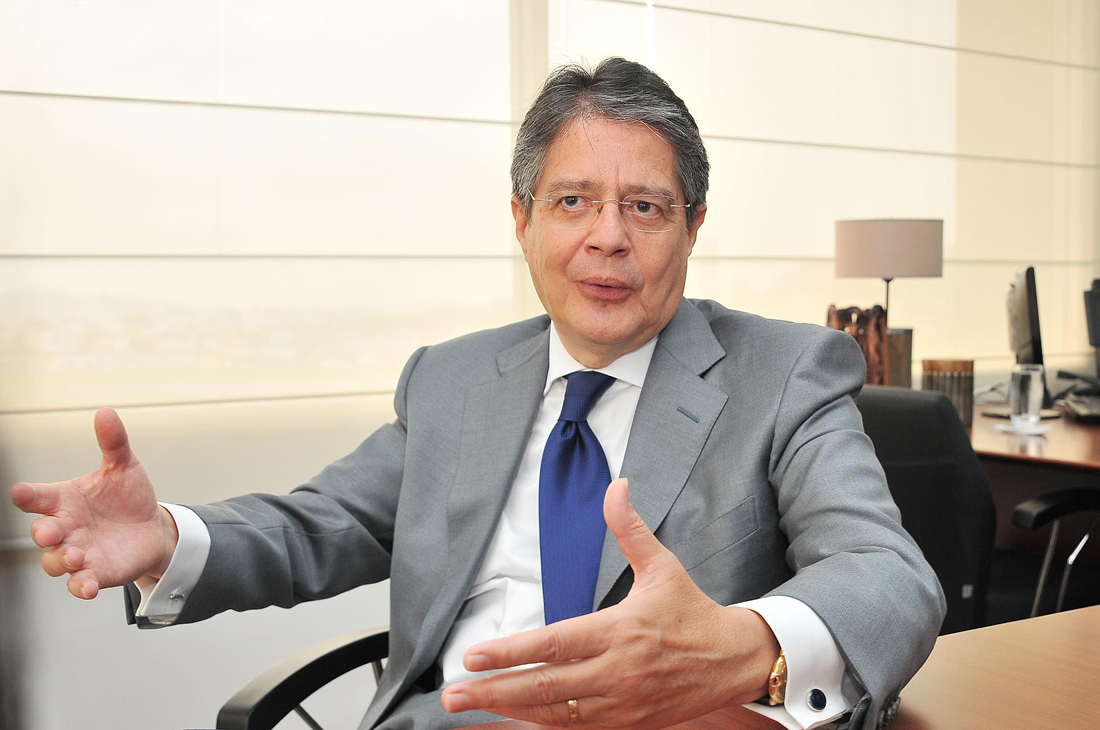 Tres encuestadoras dan el triunfo al millonario opositor Guillermo Lasso