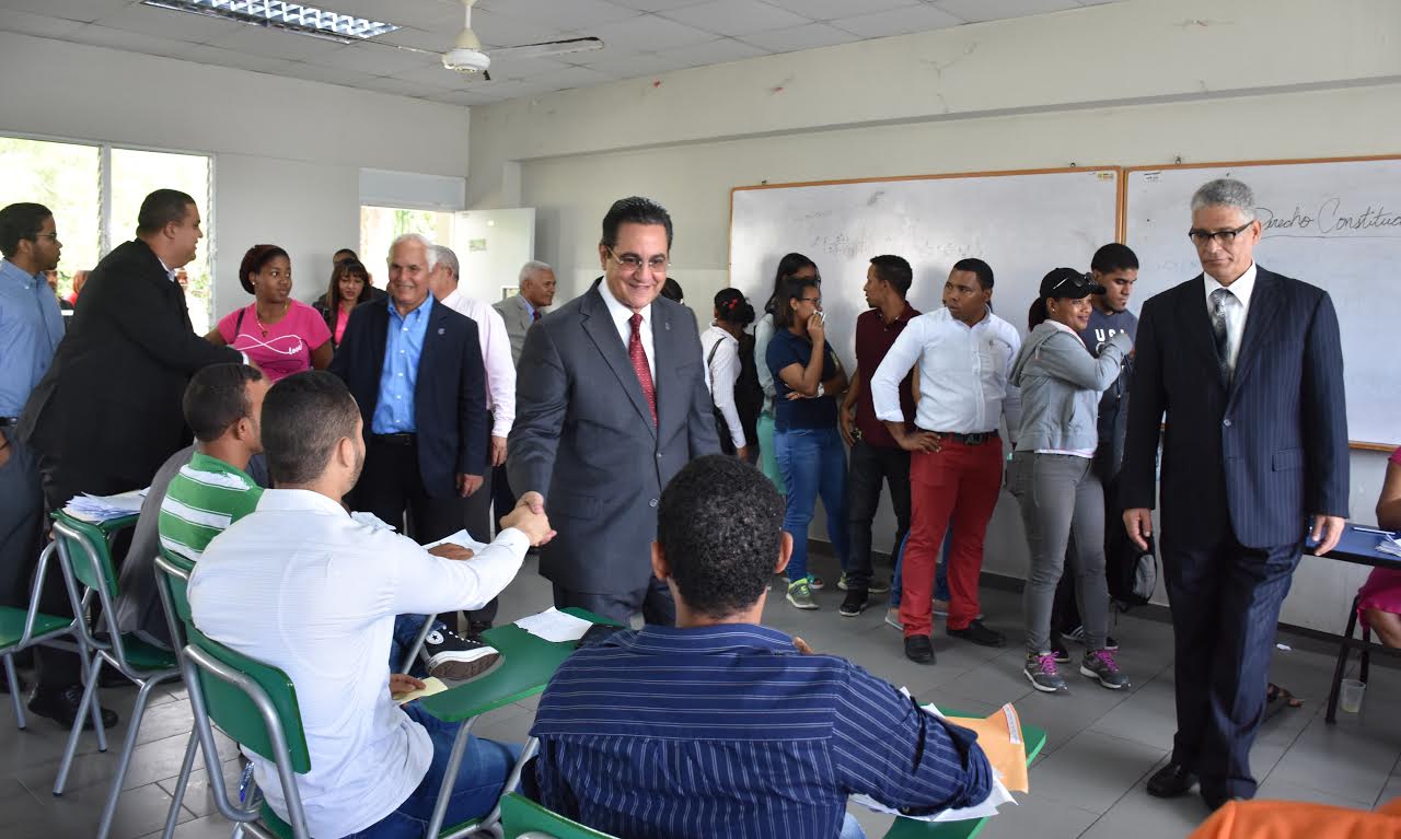 Rector UASD supervisa proceso electoral de los estudiantes