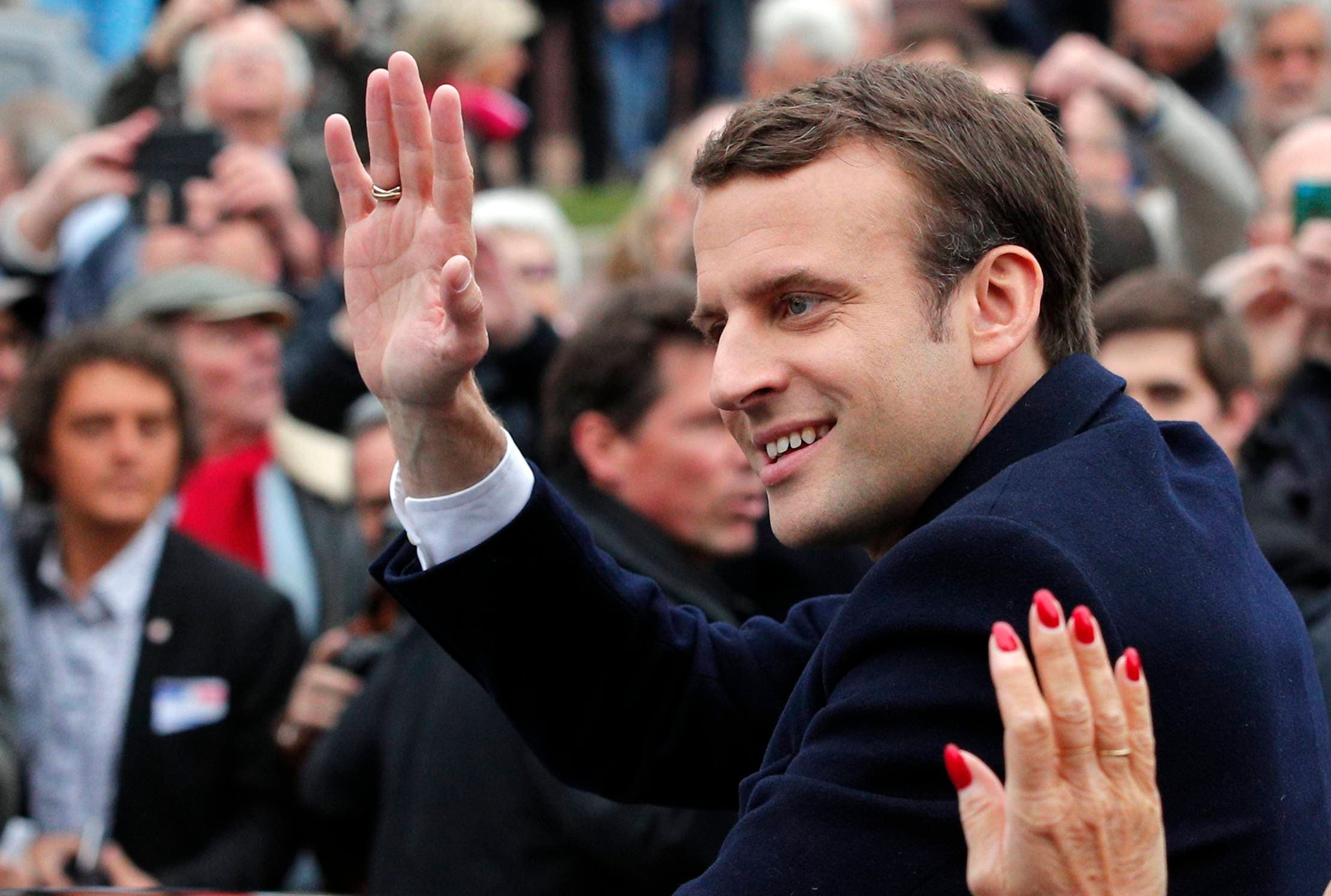 Sin miedo al terrorismo, los franceses votan en unas elecciones “cruciales»