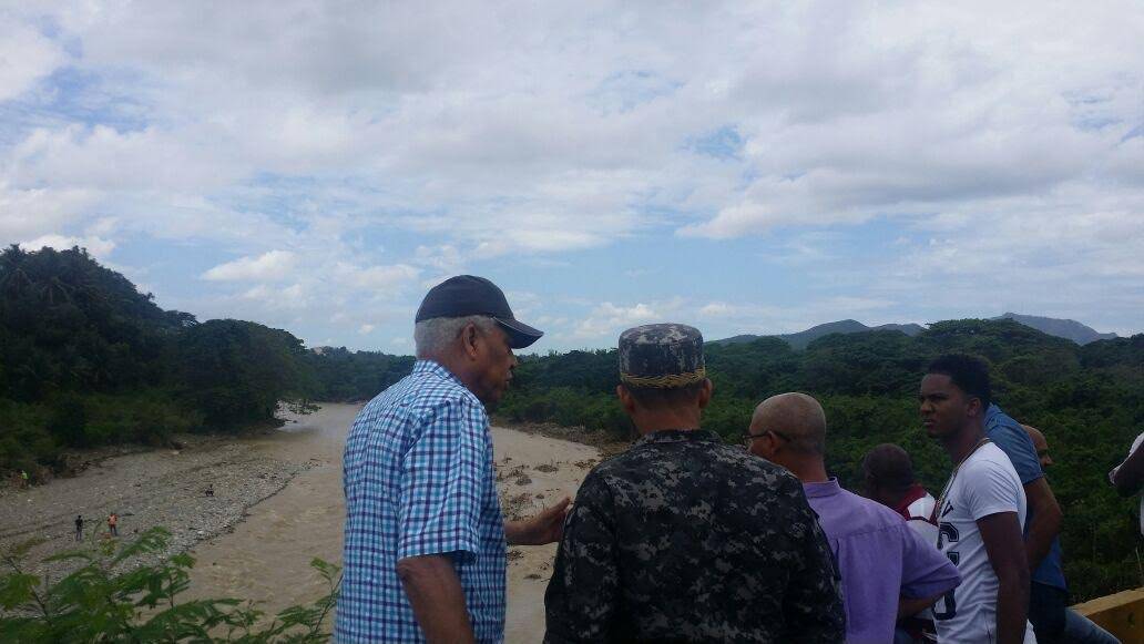 Alcalde Nelson Guillén recorre zonas afectadas por lluvias en San Cristóbal