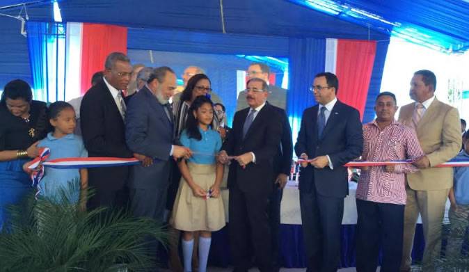 Presidente inaugura dos escuelas en Montecristi y una en Puerto Plata