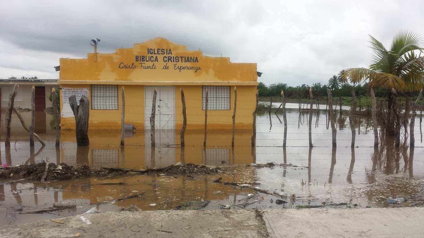 Aguaceros provocan inundaciones en Bahoruco; Hay 21 familias albergadas