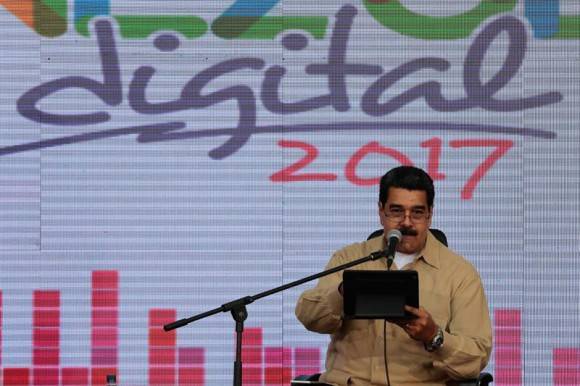 Maduro pide al Tribunal Supremo revisar su decisión sobre el Parlamento