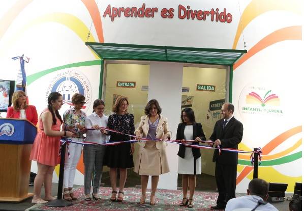 Vicepresidencia inaugura pabellón «Aprender es divertido» en la Feria del Libro