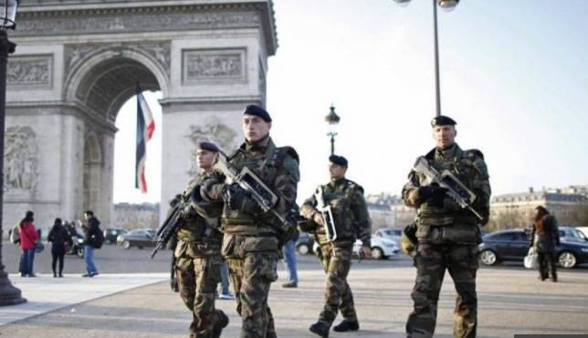 Un policía muerto y otro herido en tiroteo en Campos Elíseos de París