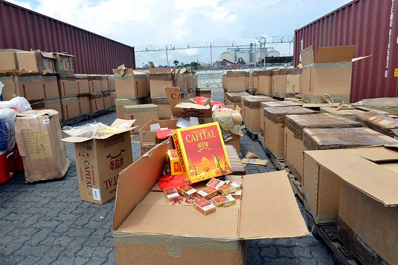 Aduanas incauta contrabando de whisky y cigarrillos por RD$50 millones en Haina Oriental