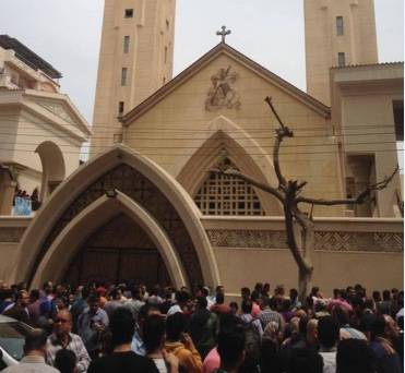 Bomba mata al menos 26 personas en iglesia de Egipto