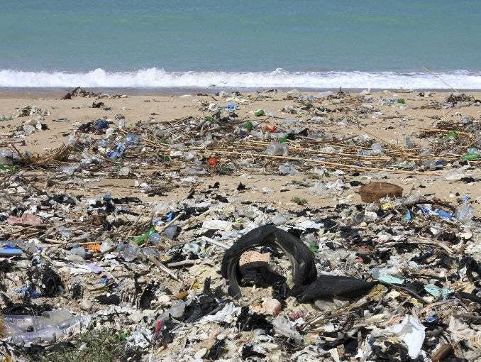 Investigadores quedan atónitos al encontrar mucha basura en isla deshabitada