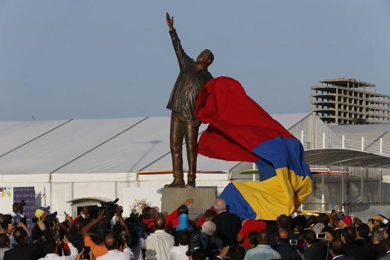 Venezolanos desahogan descontento con imágenes de Chávez