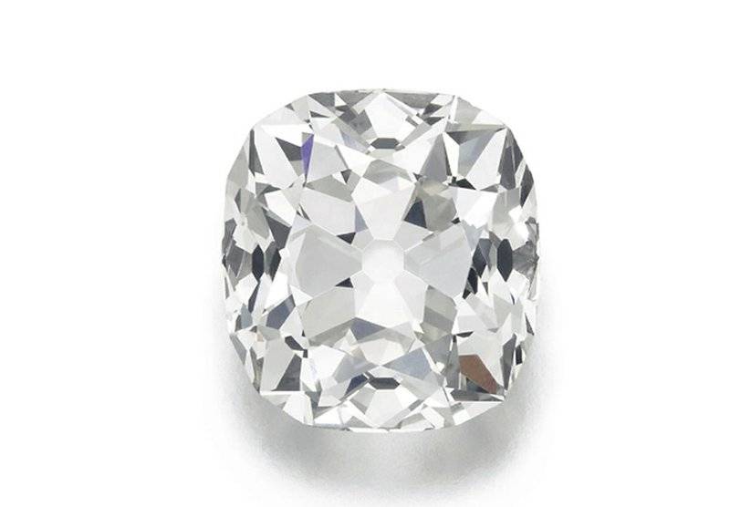 Subastan anillo de diamante comprado en mercado de pulgas