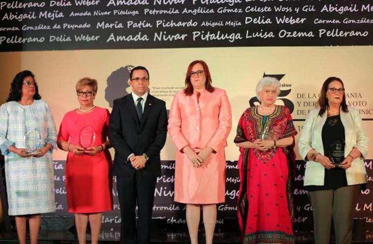 Ministerio de la Mujer celebra seminario por 75 años de ciudadanía de la mujer
