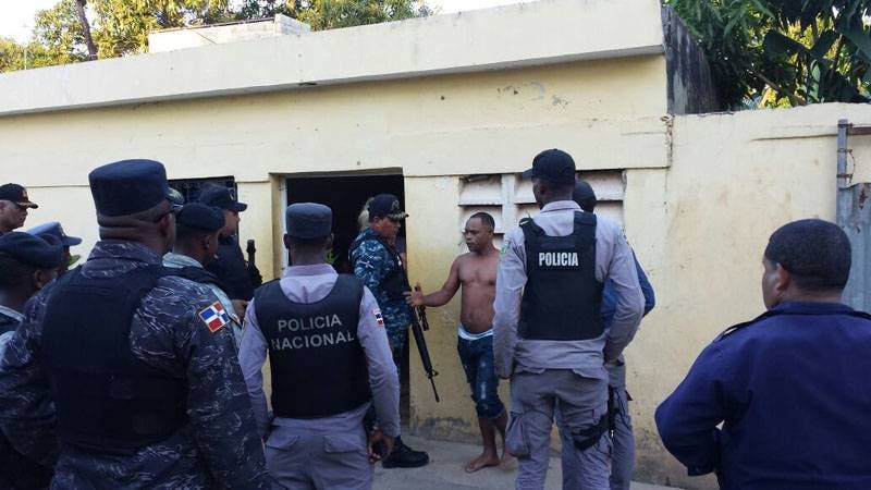 En operativos, Policía Nacional arresta más de 100; les ocupa drogas y armas de fuego