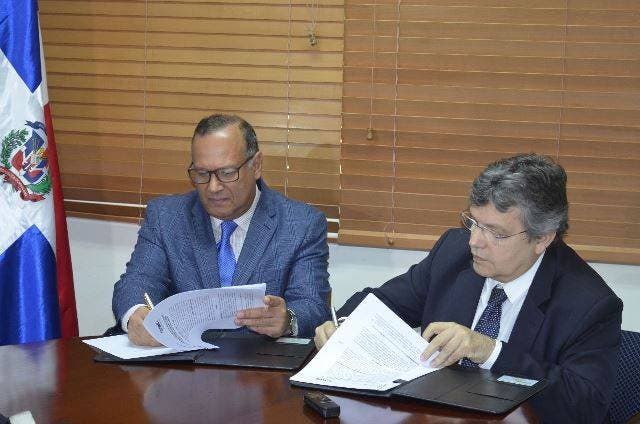 SNS y CIC BNC firman convenio de cooperación para disminuir mortalidad en RD