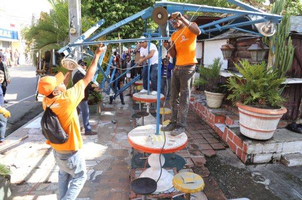 Video: Alcaldía Santiago retira más de 400 negocios que ocupaban aceras