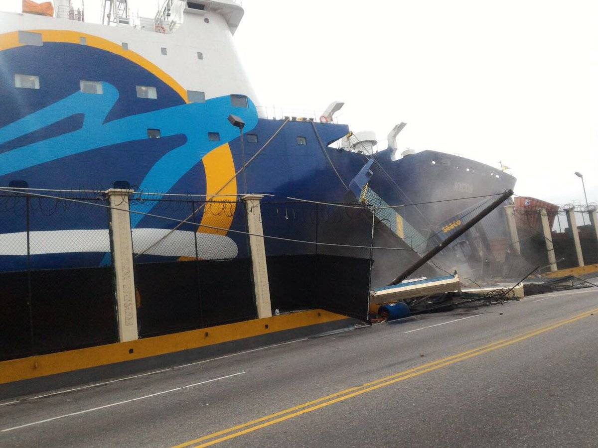Video: Ferry impacta muros del muelle de la avenida del Puerto