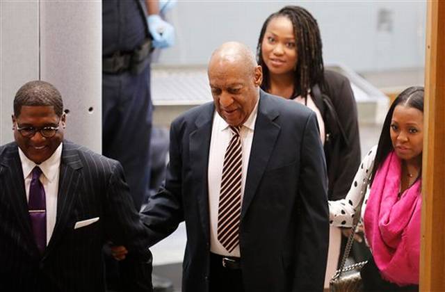 Abogado de Cosby cuestiona a testigo en juicio por agresión