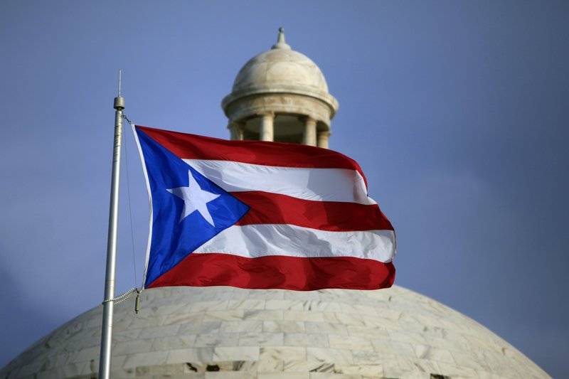 Puerto Rico vota sobre su estatus político en plena crisis