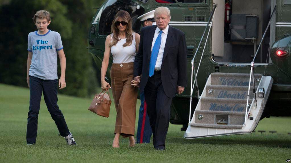 Melania Trump y su hijo Barron se mudan a la Casa Blanca