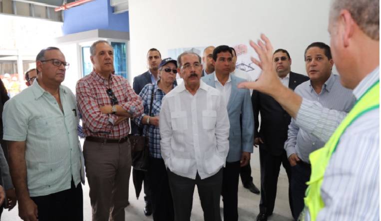 Medina inspecciona avances Ciudad Sanitario Luis E. Aybar durante visita sorpresa
