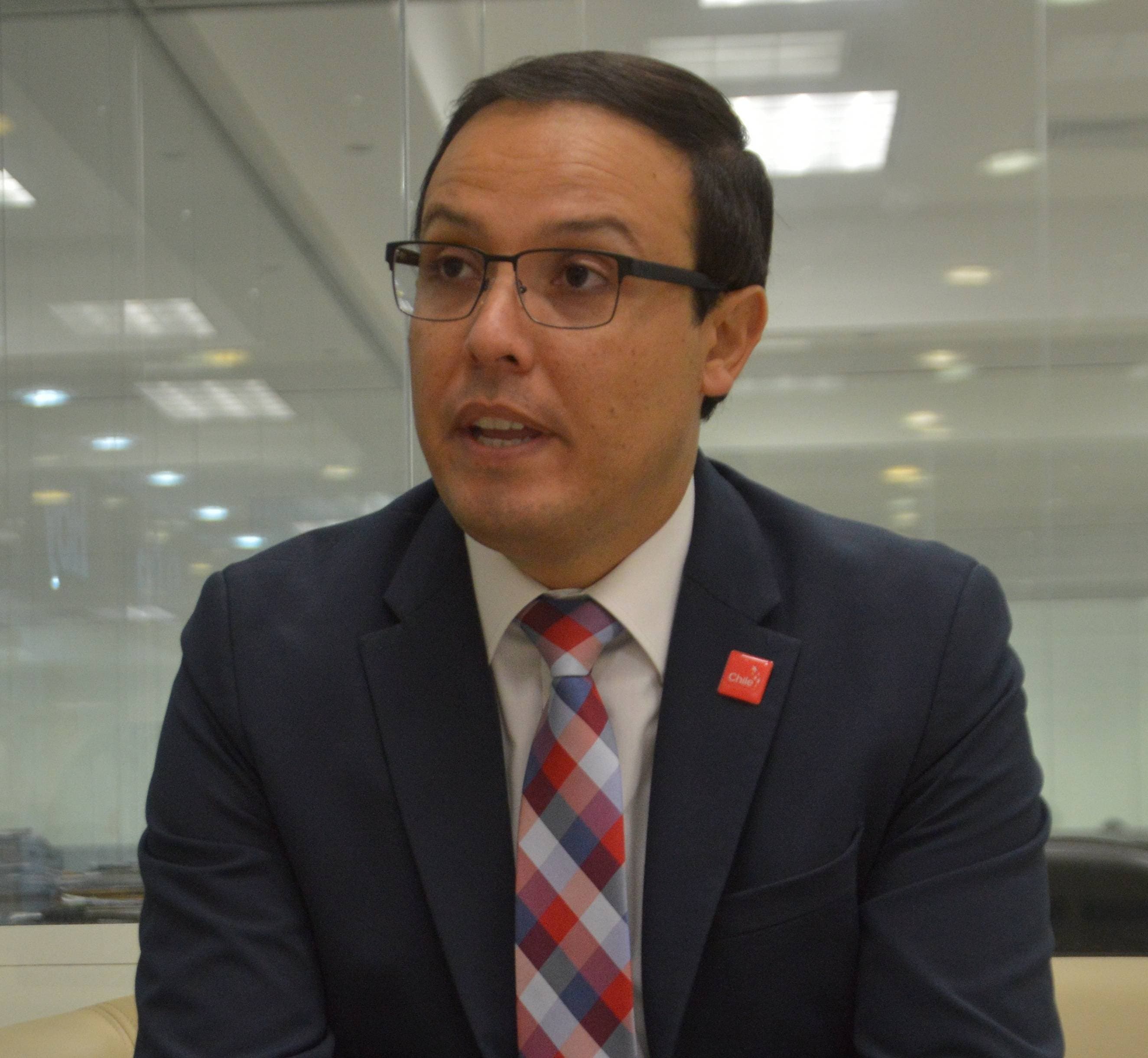 Cónsul chileno llama a votar en elecciones primarias del próximo domingo