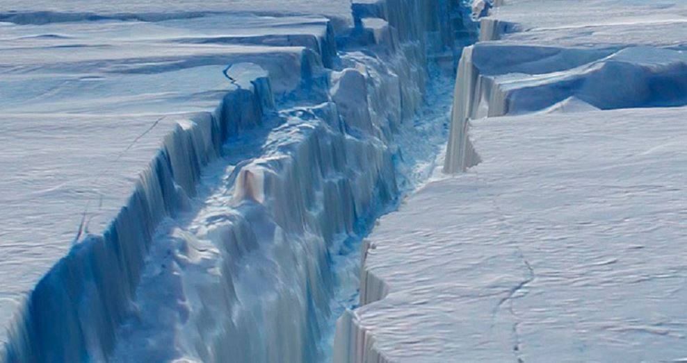Cerca de desprenderse un enorme iceberg en la Antártida