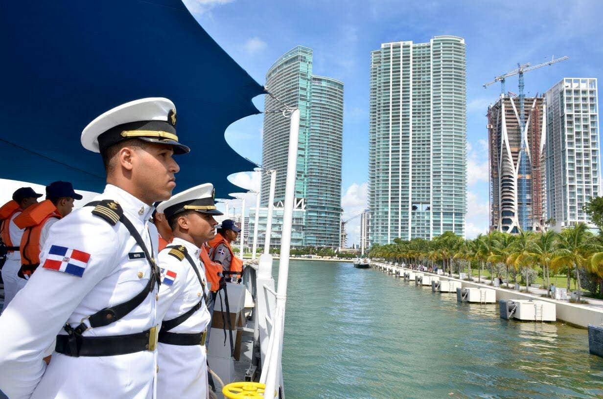 Guardiamarinas Armada Dominicana llegan al puerto de Miami en EE.UU.