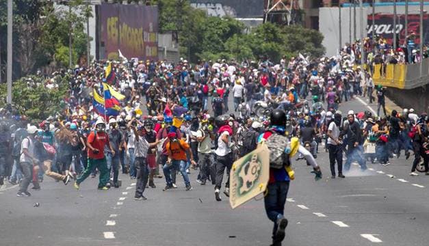 Muere arrollado un joven en medio de una protesta en el oeste de Venezuela