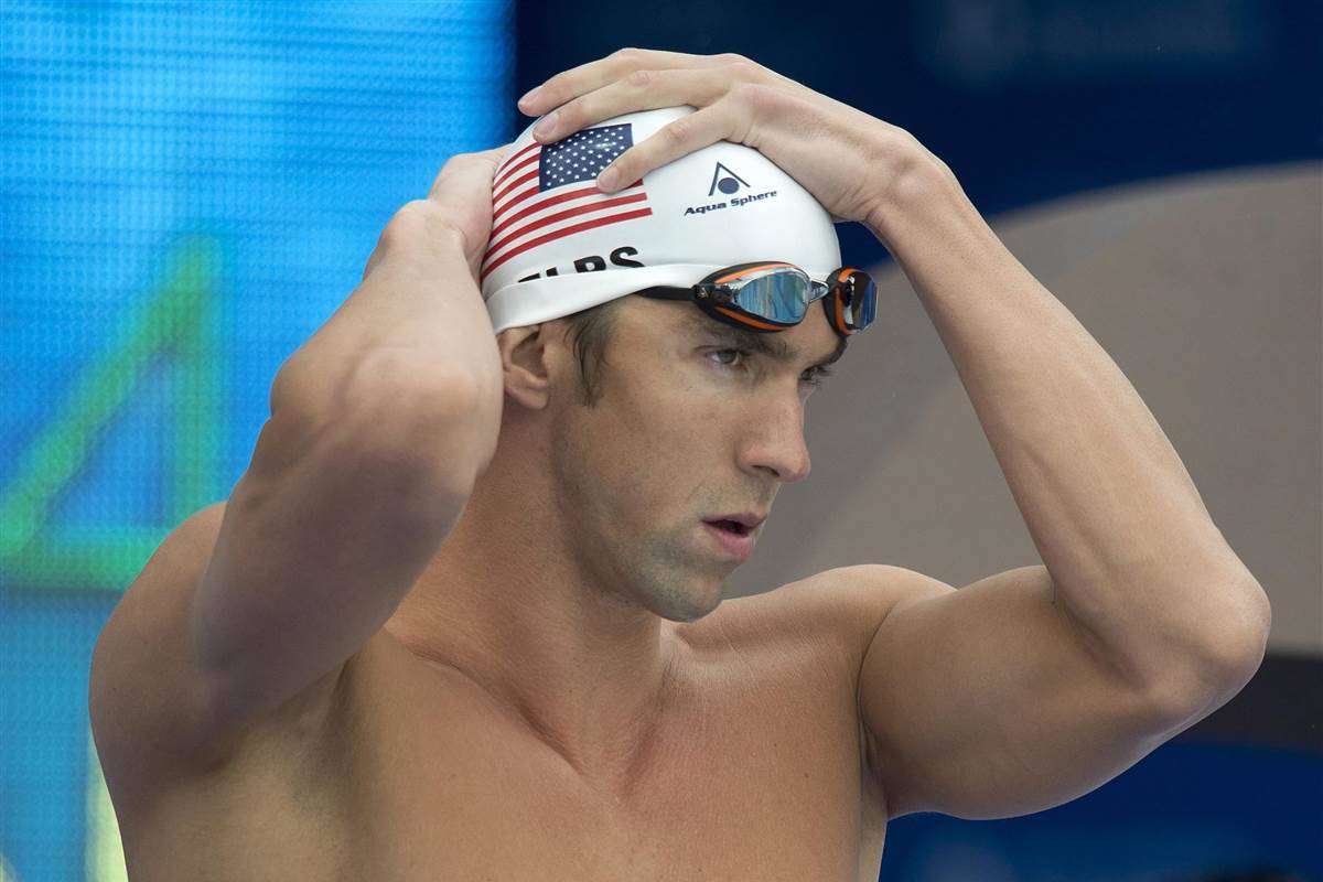 Michael Phelps nadó contra un tiburón de simulación y perdió