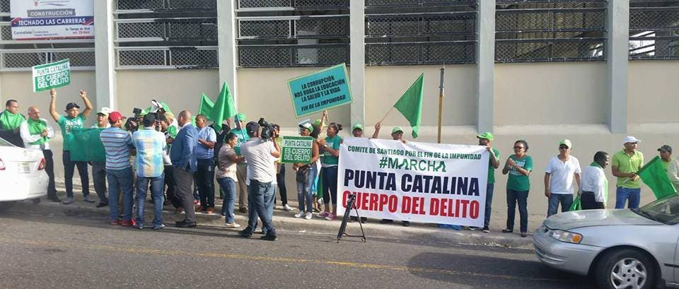 Marcha Verde realiza piquete frente a edificio empresarial en rechazo a Rubén Bichara