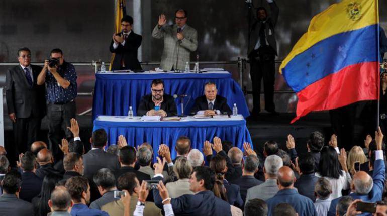 Parlamento venezolano juramenta una corte suprema paralela