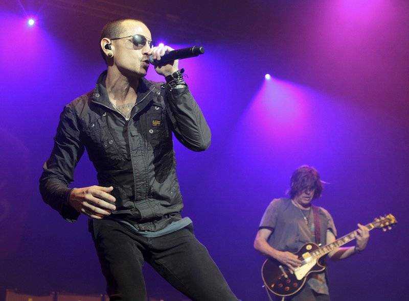 Viuda de vocalista de Linkin Park habla de su muerte