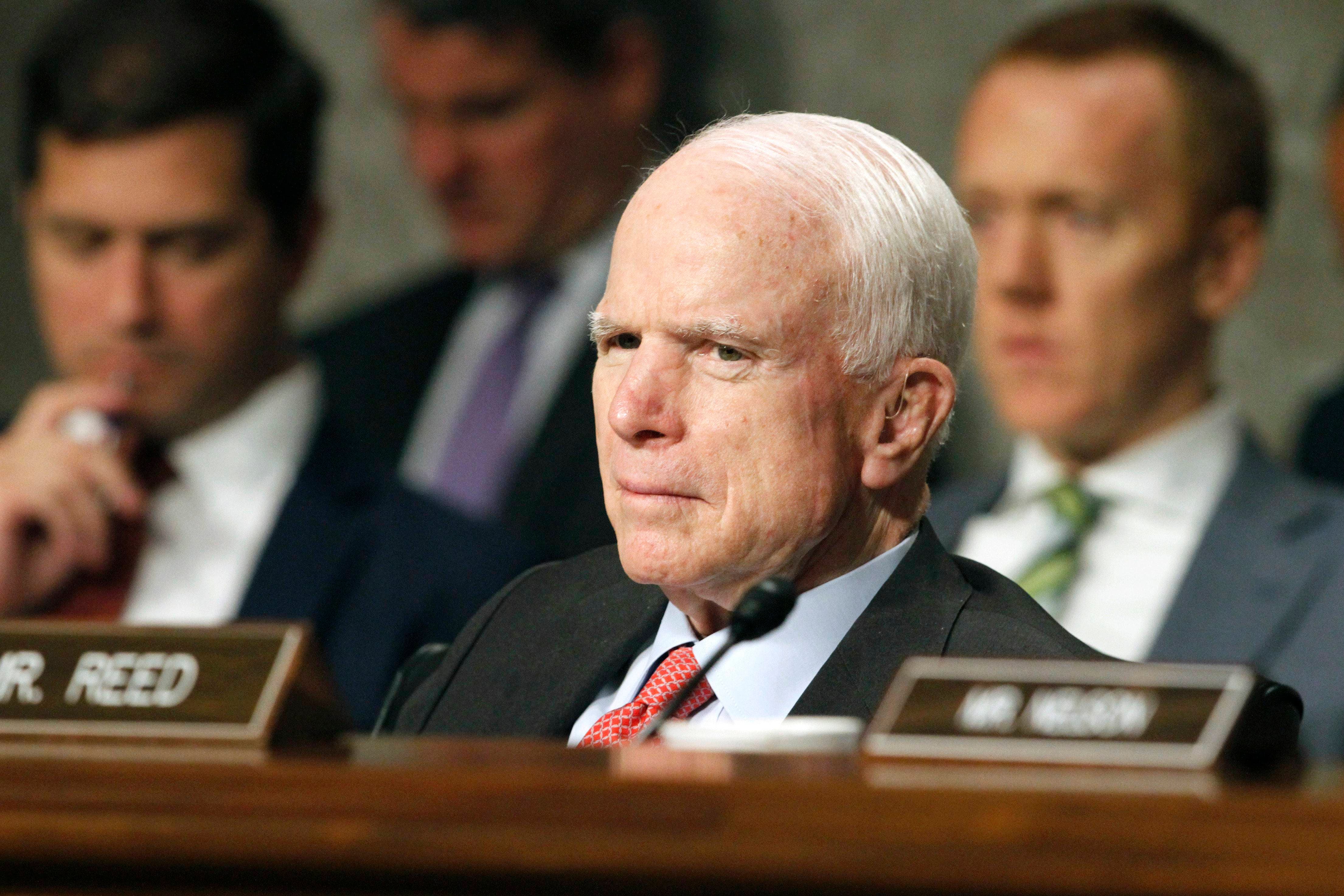 La reacción de la Casa Blanca a la muerte de McCain sigue dando que hablar